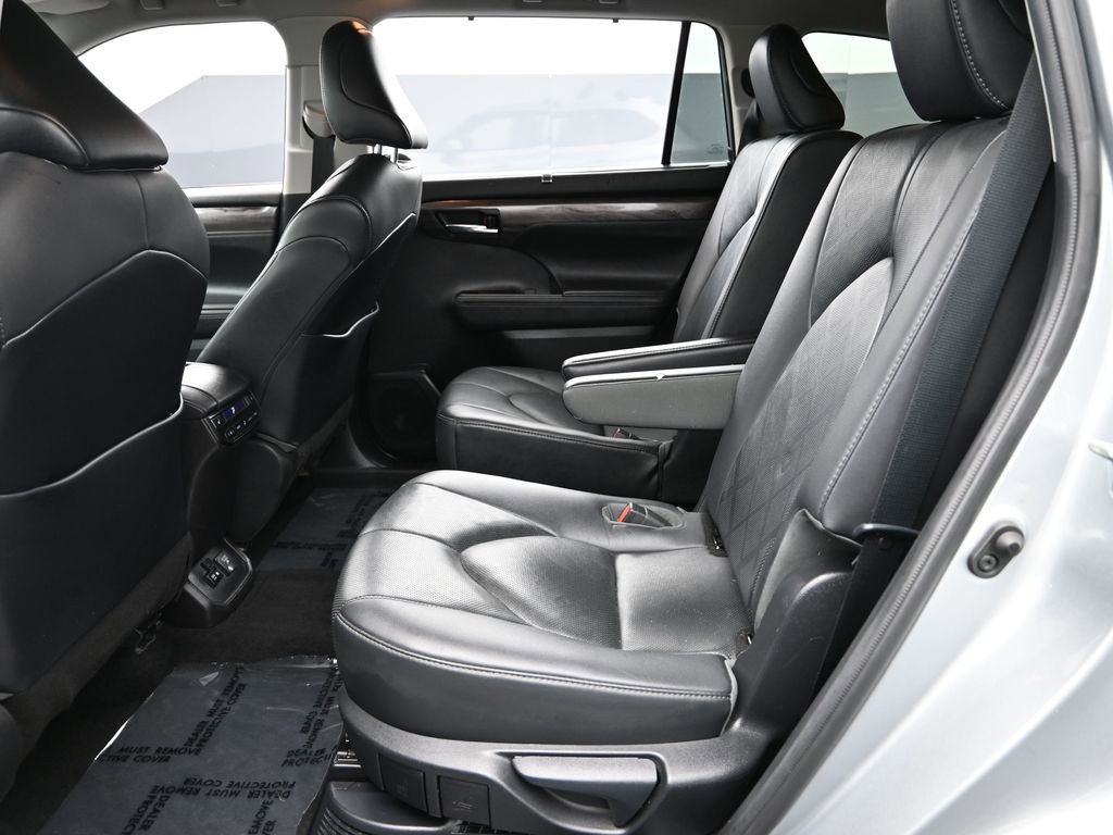 Used 2021 Toyota Highlander Platinum image 12