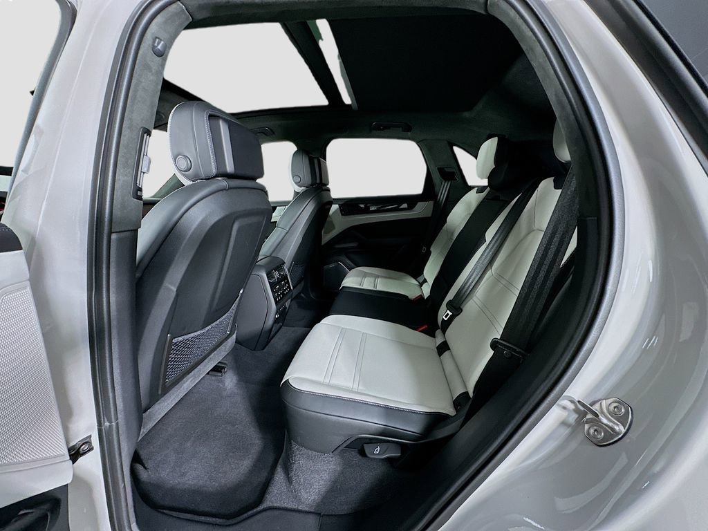 Certified 2024 Porsche Cayenne S AWD/4WD image 24