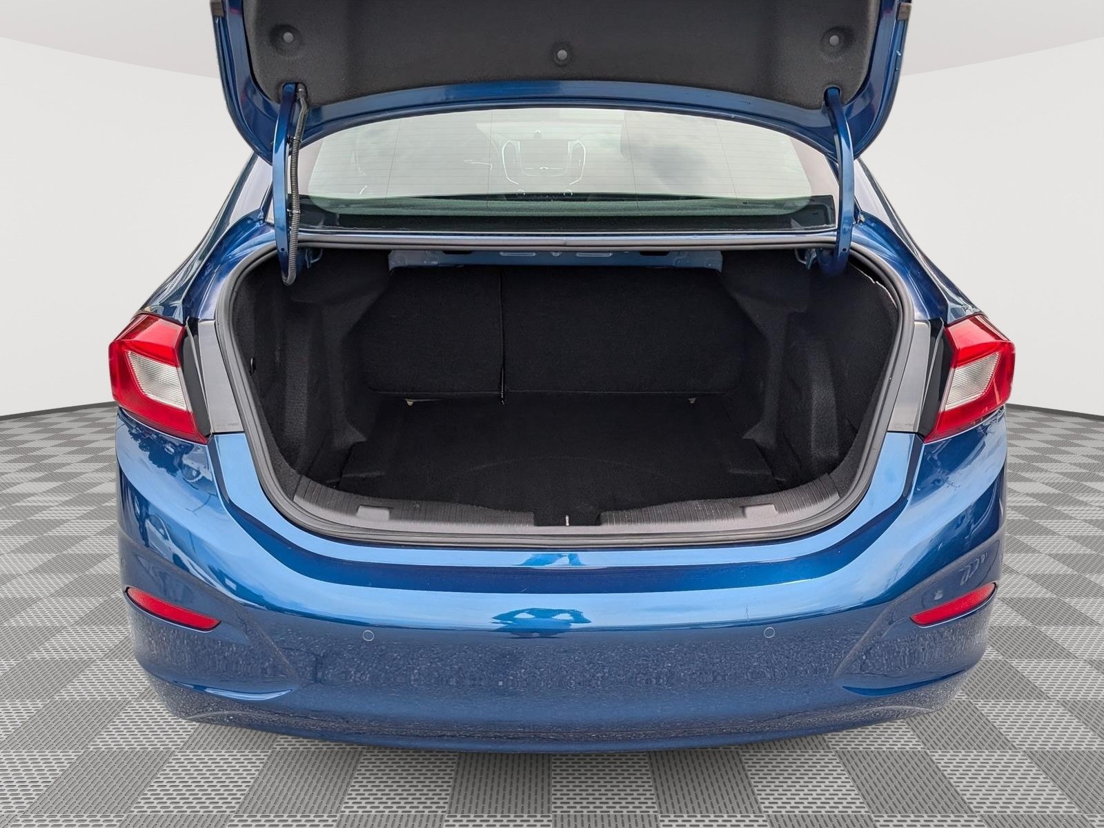 Used 2019 Chevrolet Cruze LT w/ Convenience Package FWD image 14