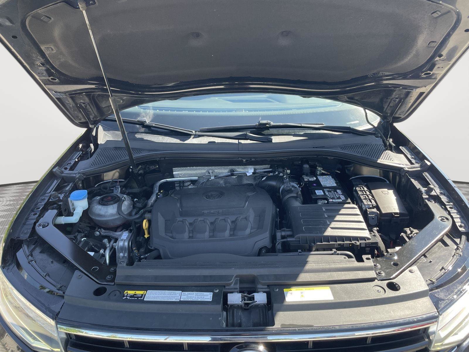 Used 2022 Volkswagen Tiguan SE R-Line AWD/4WD image 9