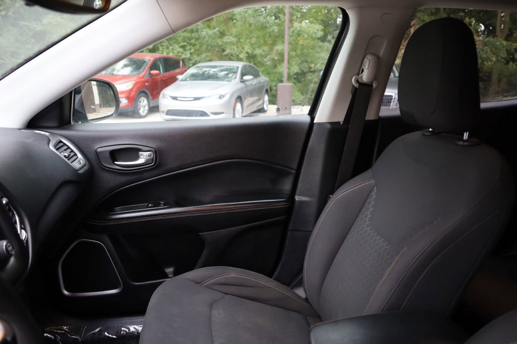 Used 2018 Jeep Compass Sport AWD/4WD image 13