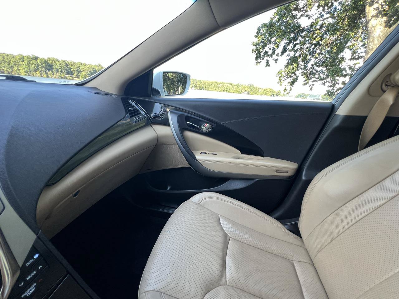 Used 2013 Hyundai Azera FWD image 13