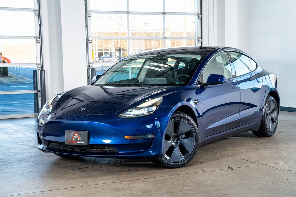 Used 2023 Tesla Model 3 Standard Range image 2