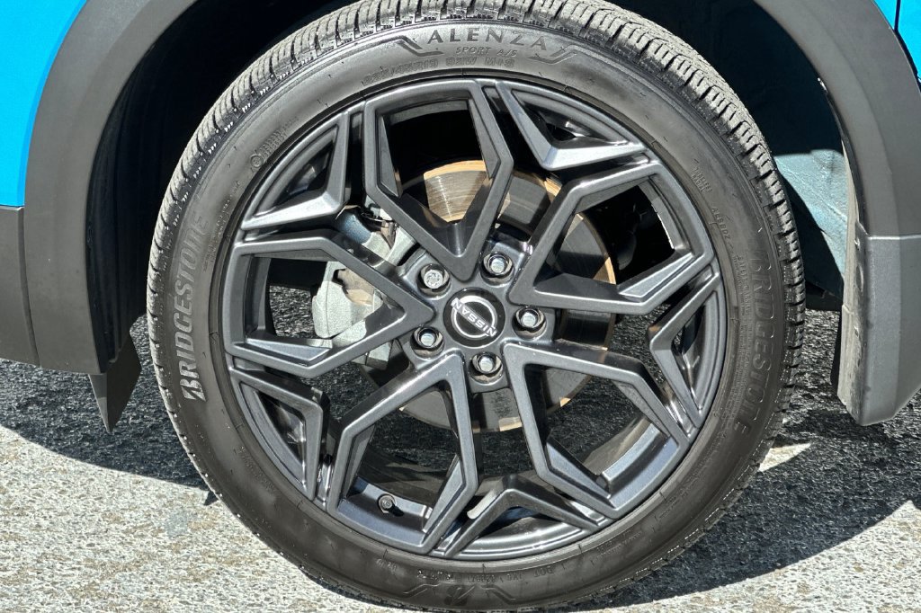 Certified 2025 Nissan Kicks SR FWD image 26