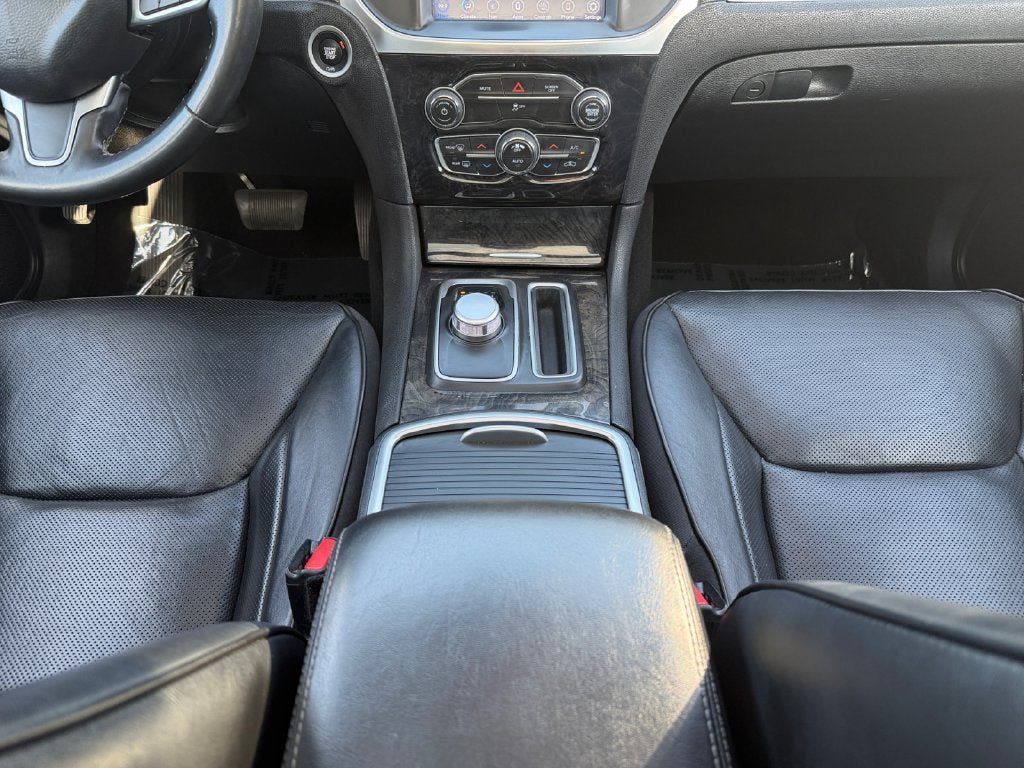 Used 2020 Chrysler 300 Limited RWD image 13