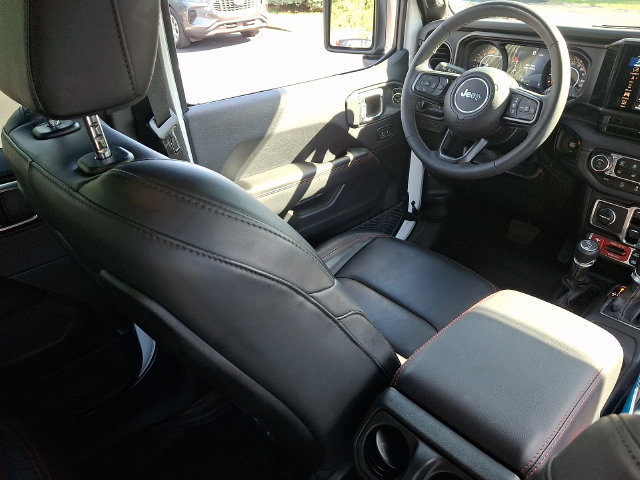 Used 2025 Jeep Wrangler Unlimited Rubicon w/ Safety Group AWD/4WD image 17