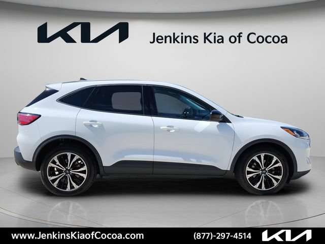 Used 2022 Ford Escape SE w/ SE Sport Appearance Package FWD image 3