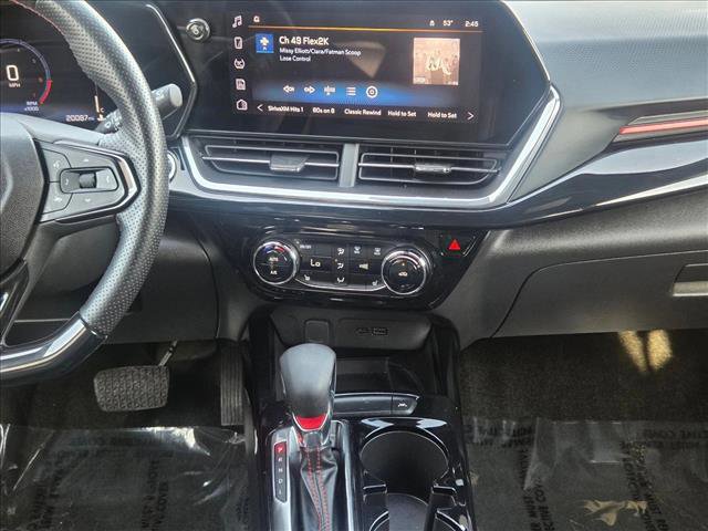 Used 2024 Chevrolet Trax RS w/ Sunroof Package image 16