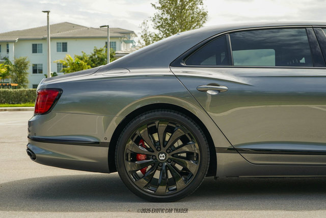 Used 2022 Bentley Flying Spur Plug-In Hybrid image 10