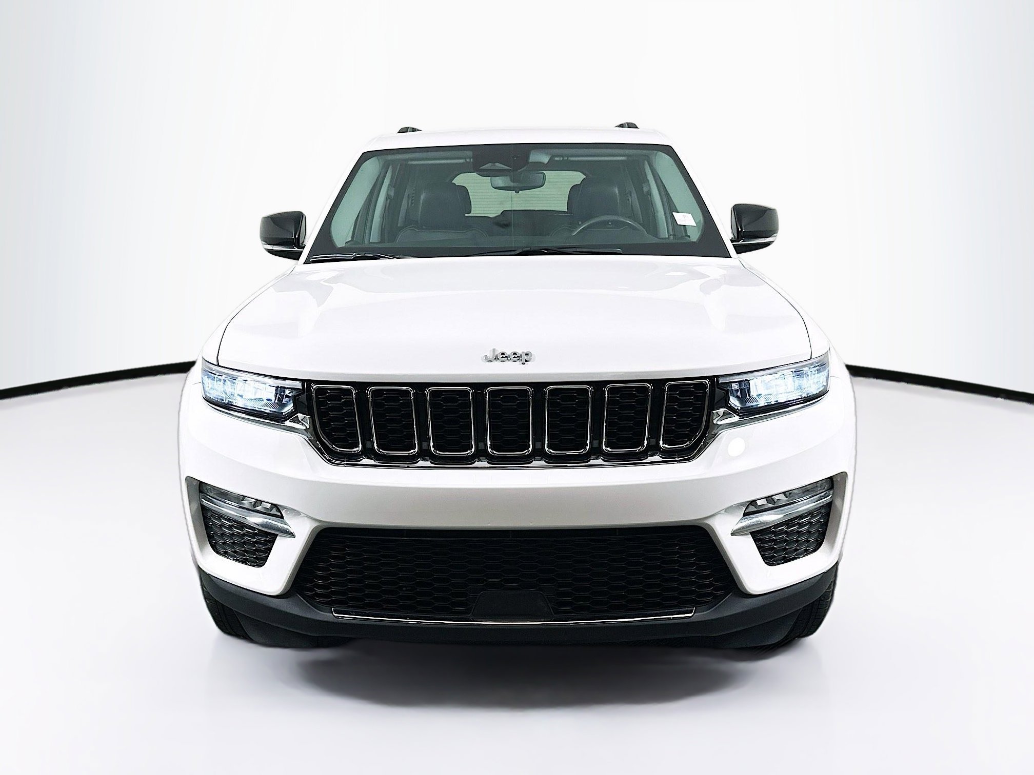 Used 2023 Jeep Grand Cherokee Limited AWD/4WD image 2