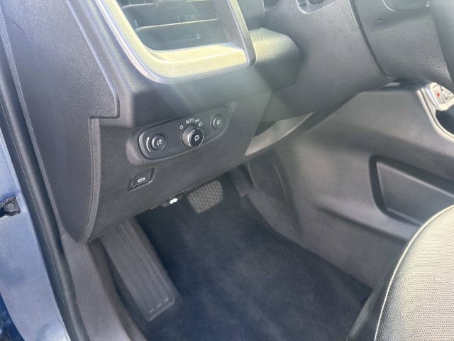 Used 2024 GMC Terrain SLT AWD/4WD image 24