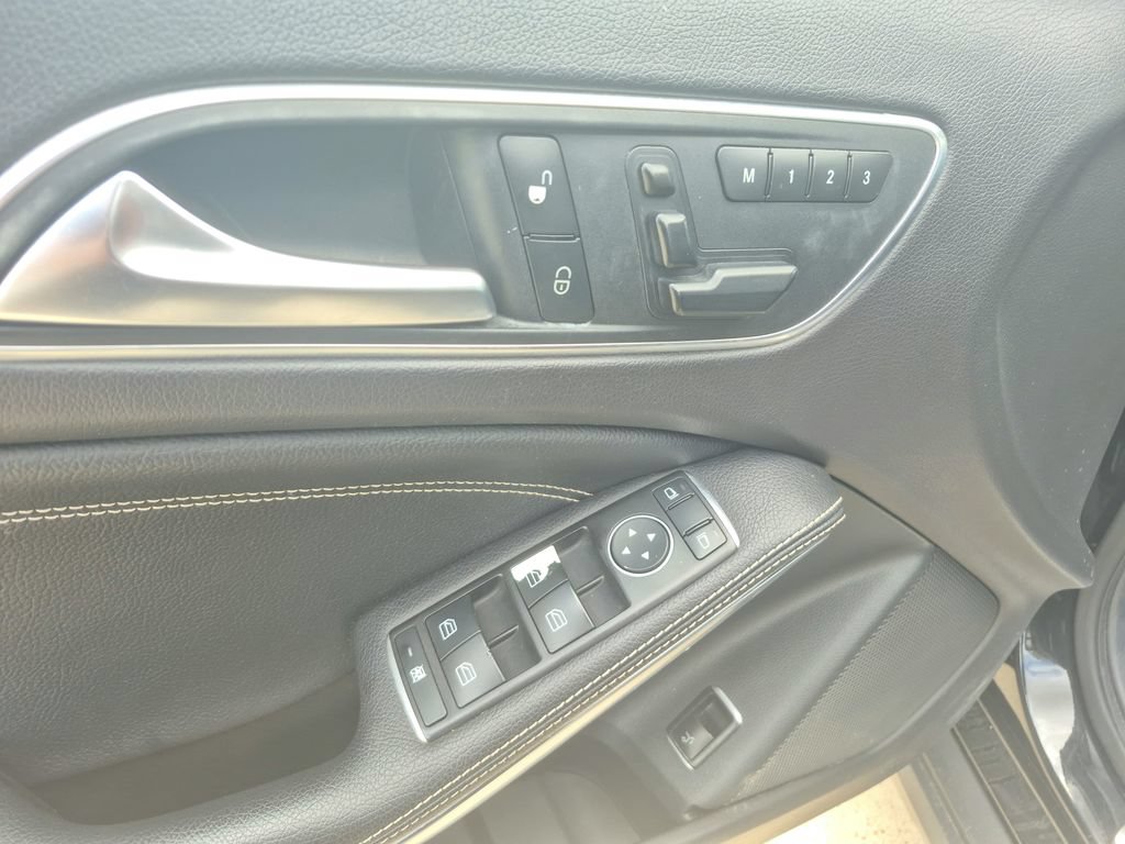Used 2016 Mercedes-Benz GLA 250 4MATIC image 15