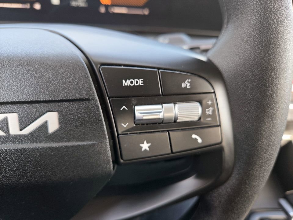 Used 2025 Kia K4 LXS FWD image 15