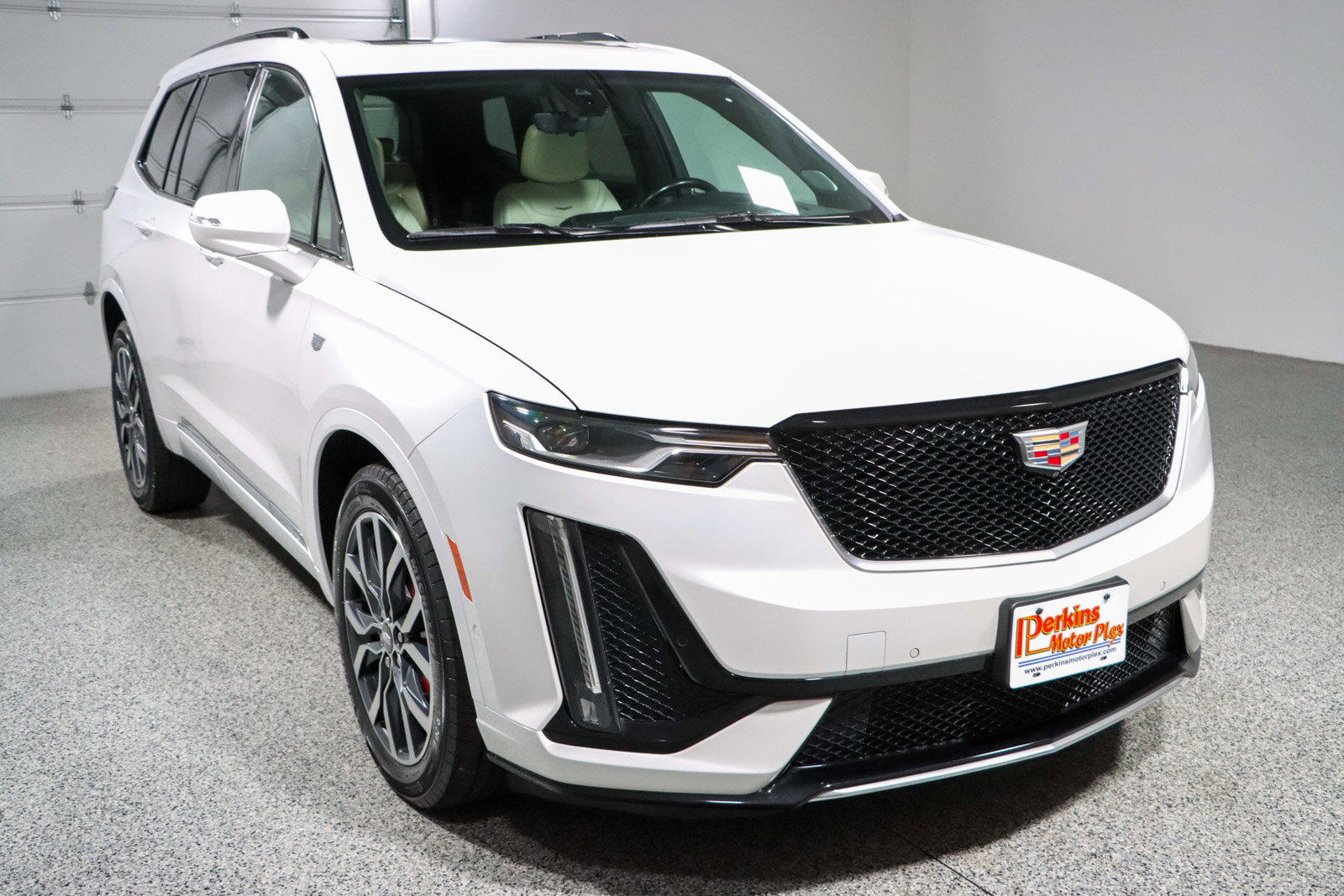 Used 2023 Cadillac XT6 Sport w/ Technology Package AWD/4WD image 5