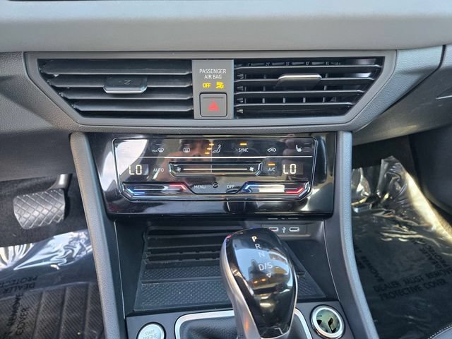Used 2025 Volkswagen Jetta SE FWD image 17