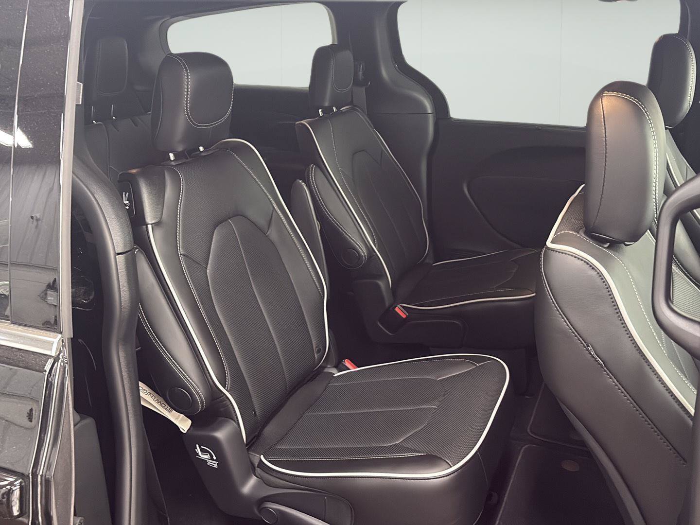 New 2027 Chrysler Pacifica Limited FWD image 26