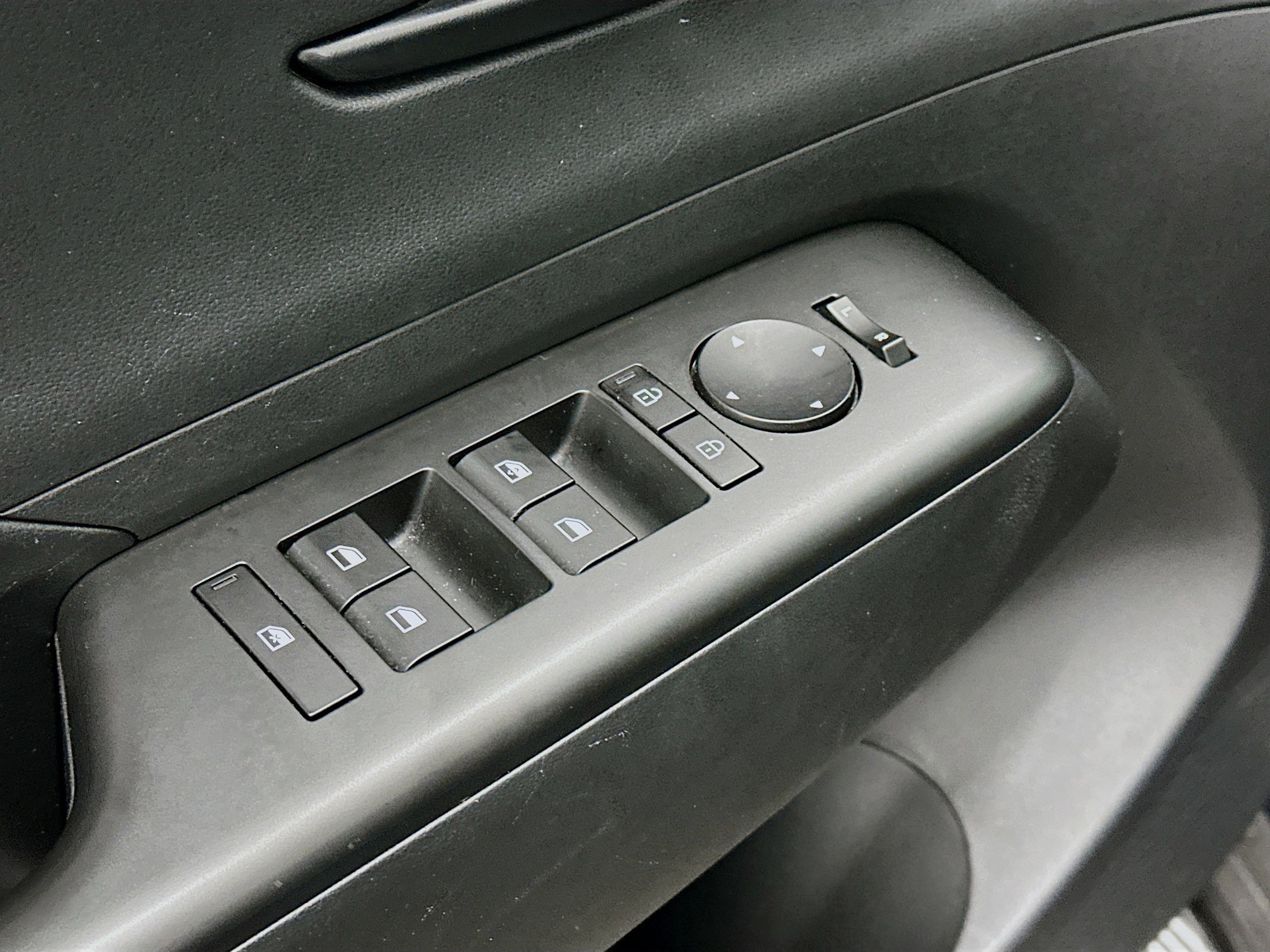 Used 2025 Hyundai Kona SEL image 15