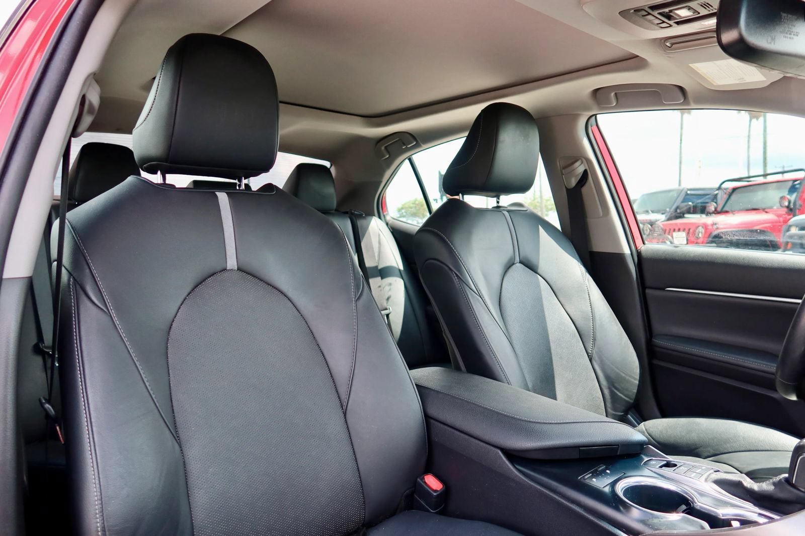 Used 2020 Toyota Camry XSE FWD image 15
