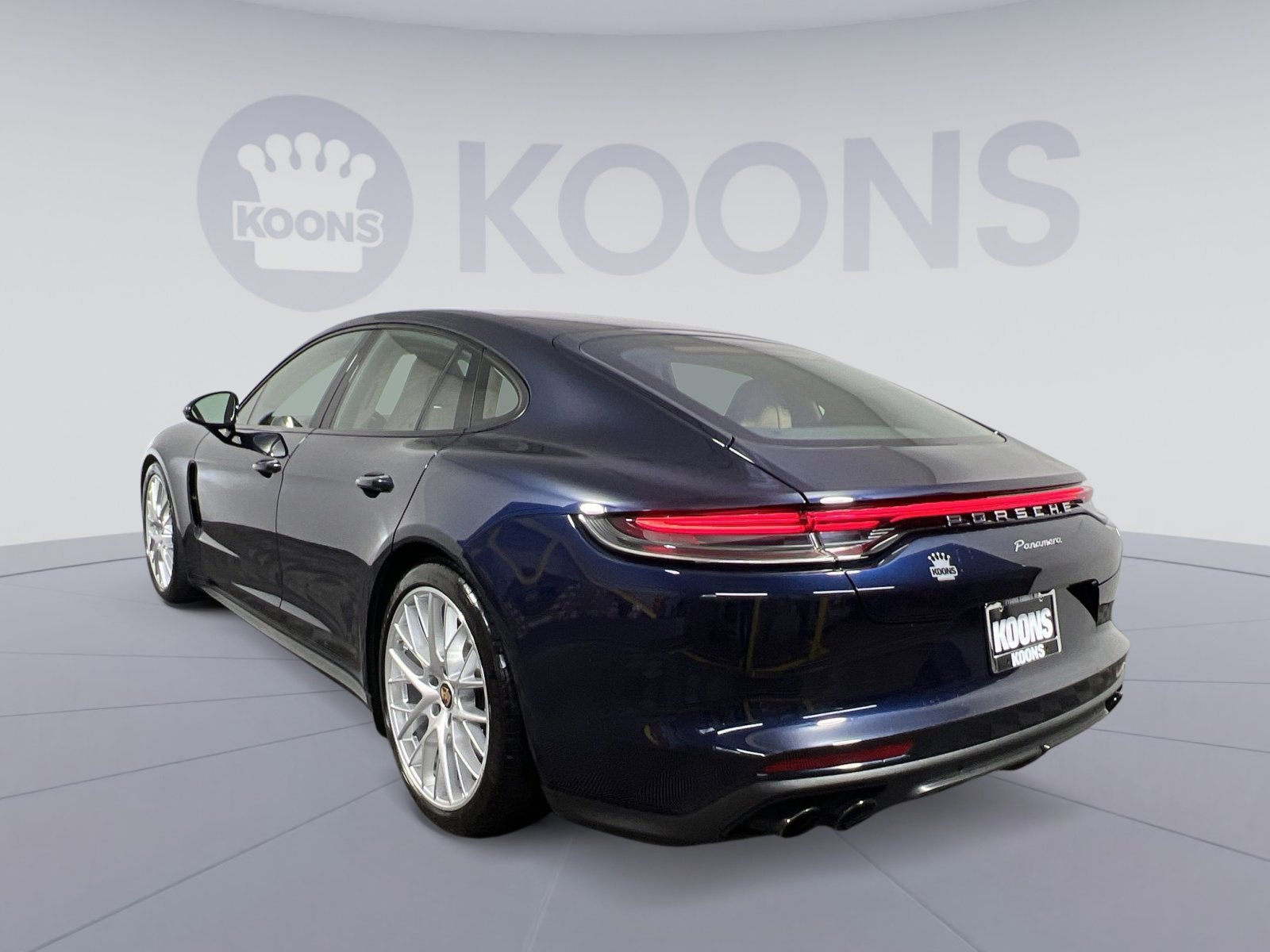 Used 2022 Porsche Panamera 4 image 4
