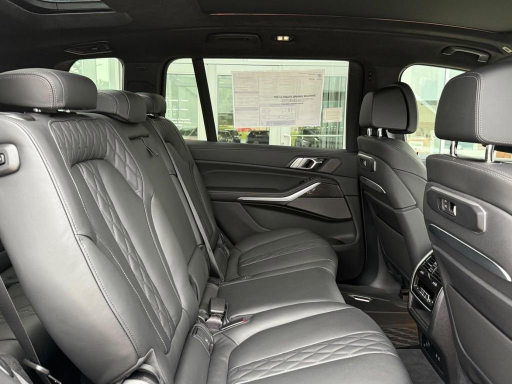 New 2026 BMW X7 M60i image 7