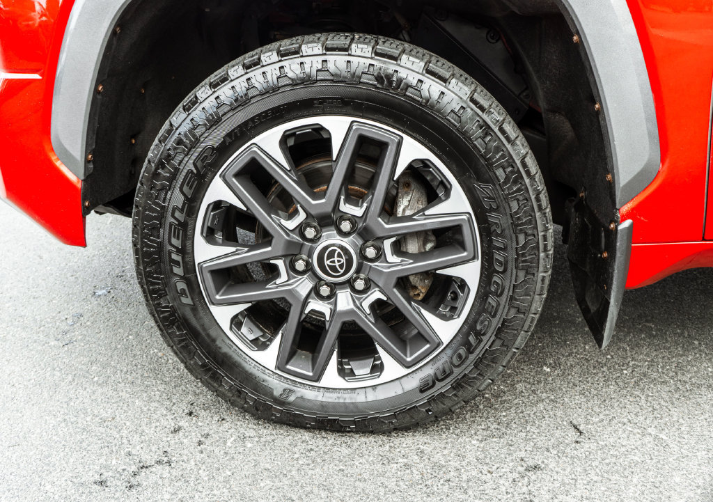 Used 2023 Toyota Tundra Limited AWD/4WD image 31