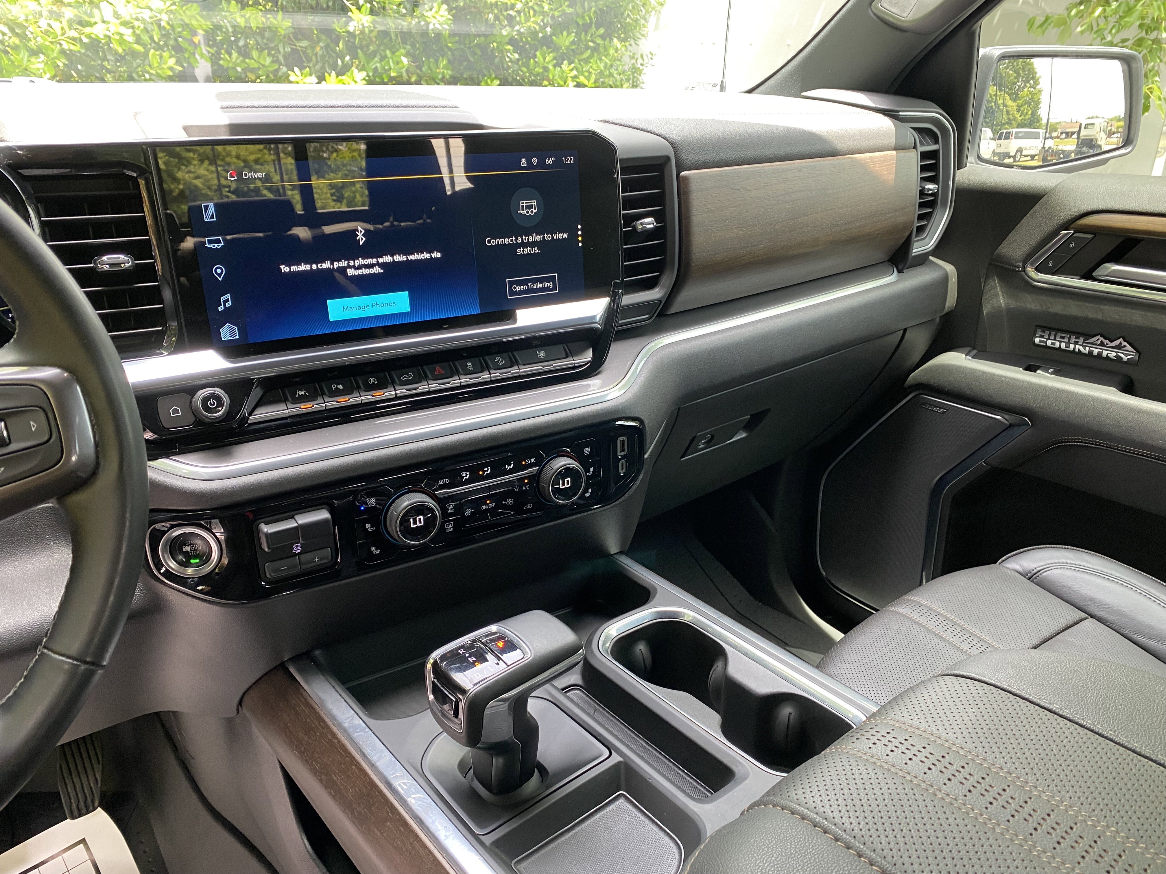 Used 2024 Chevrolet Silverado 1500 High Country w/ Technology Package AWD/4WD image 25