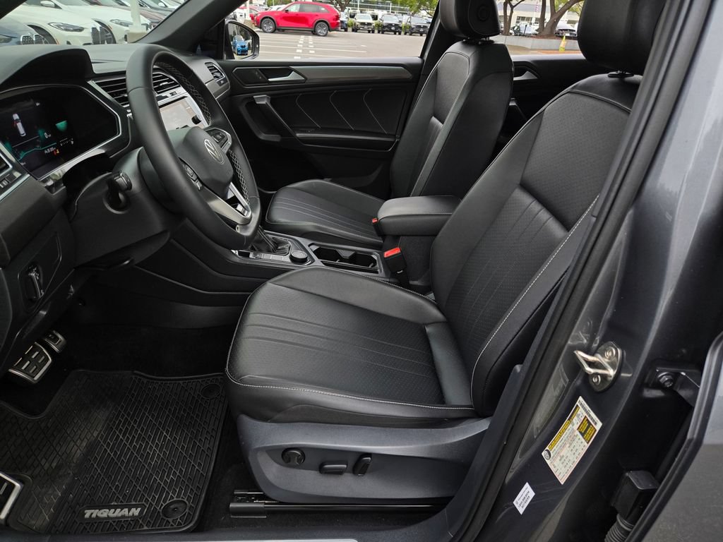 Used 2023 Volkswagen Tiguan SE R-Line AWD/4WD image 16