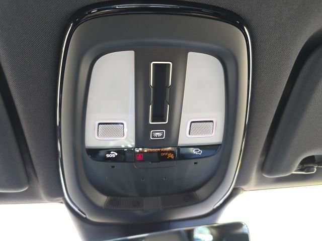 Certified 2025 Volvo XC60 B5 Ultra image 38