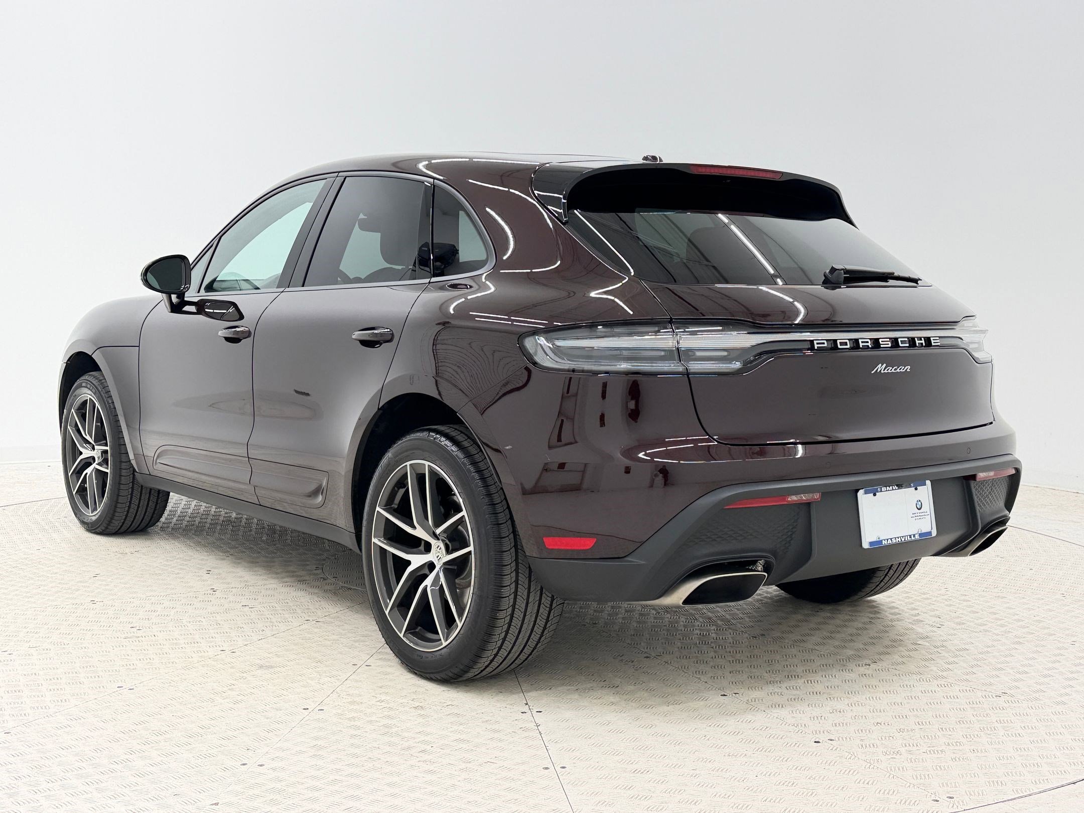 Used 2025 Porsche Macan image 3