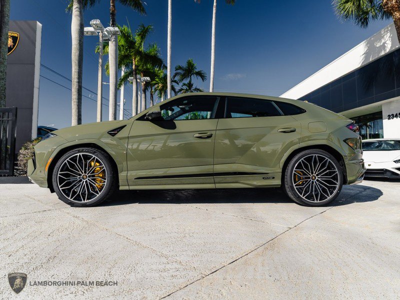 Used 2025 Lamborghini Urus SE AWD/4WD image 2