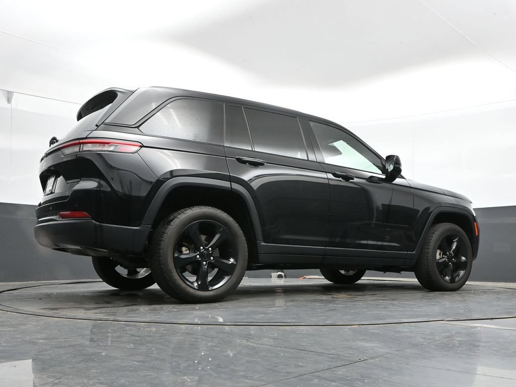 Used 2023 Jeep Grand Cherokee Altitude AWD/4WD image 39