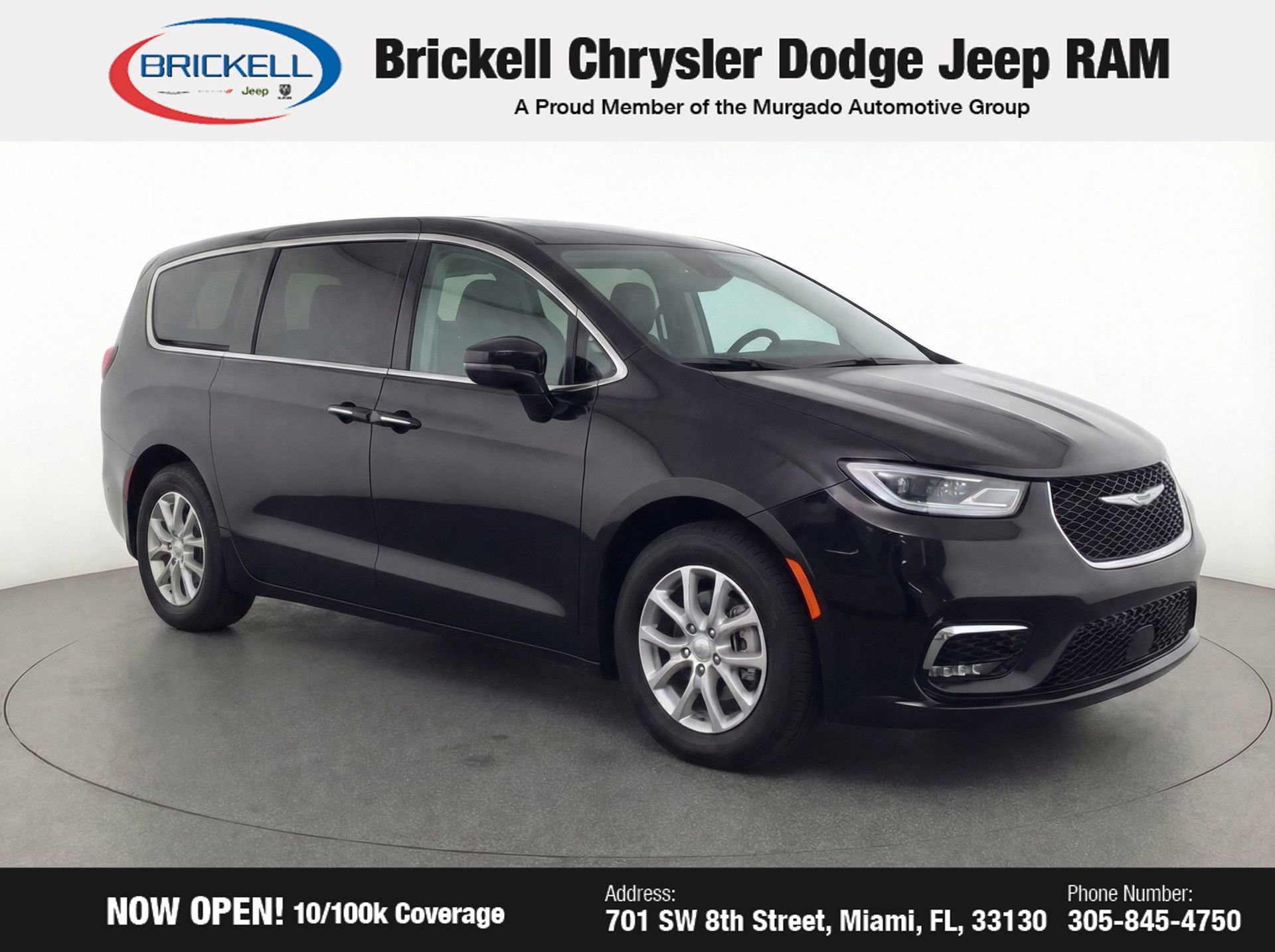 Used 2024 Chrysler Pacifica Touring-L image 2