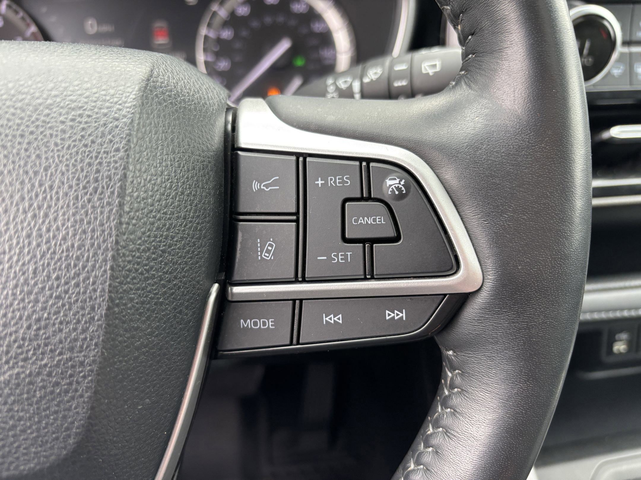 Used 2022 Toyota Highlander XLE image 32