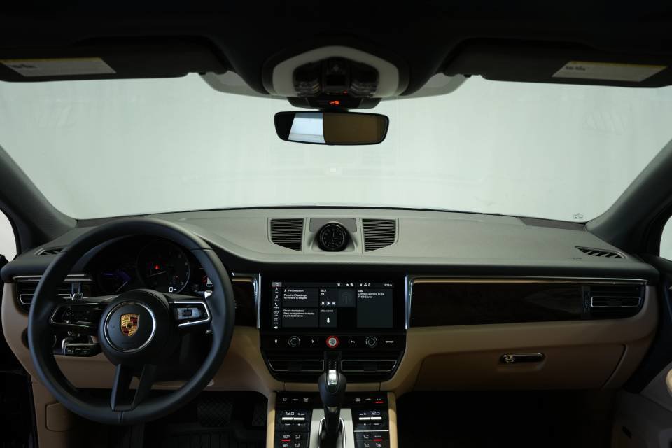 Certified 2026 Porsche Macan AWD/4WD image 16