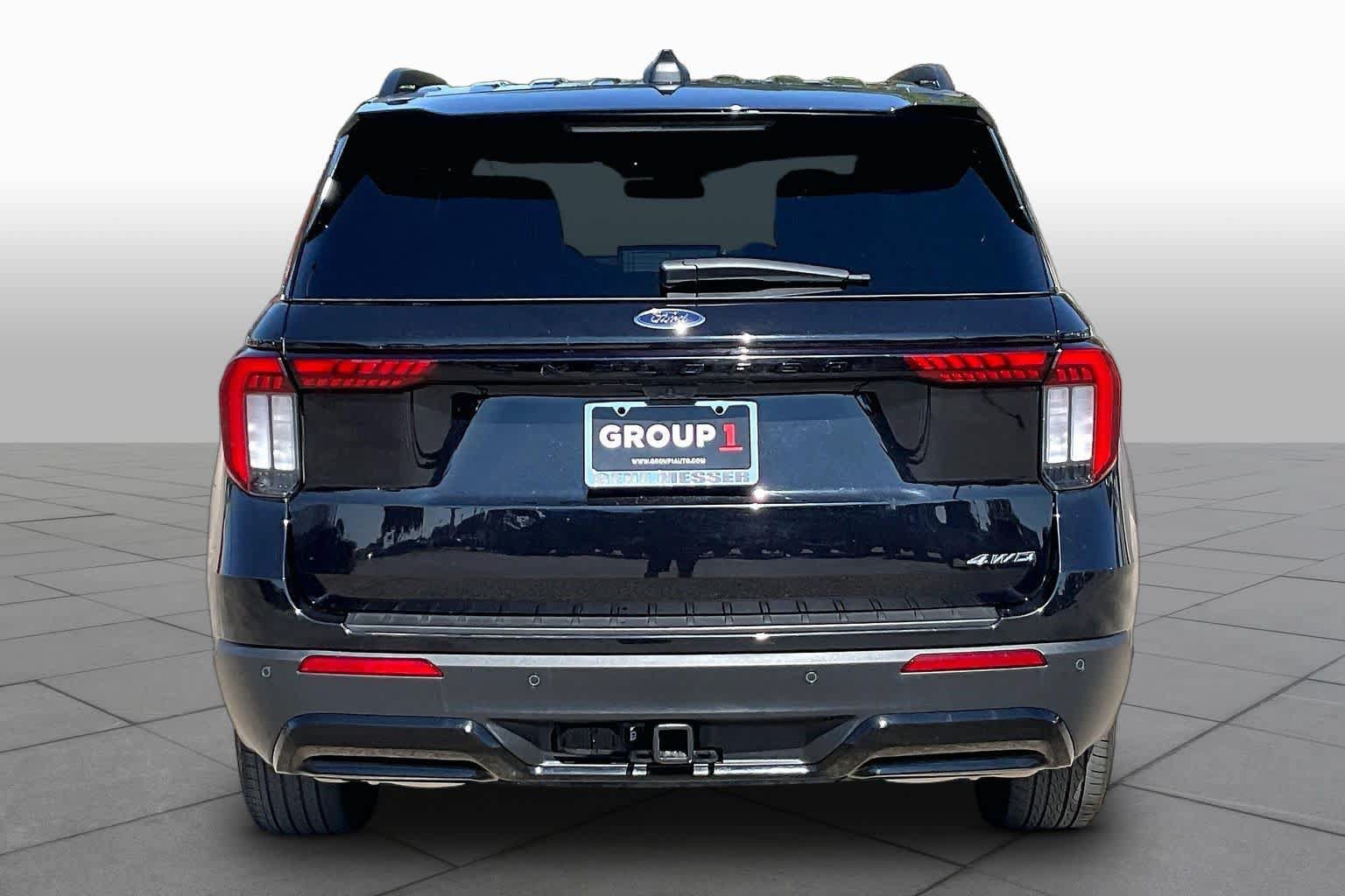 Certified 2025 Ford Explorer ST-Line AWD/4WD image 4