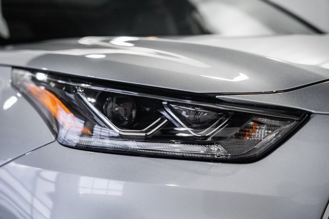 New 2025 Toyota Highlander Platinum image 12