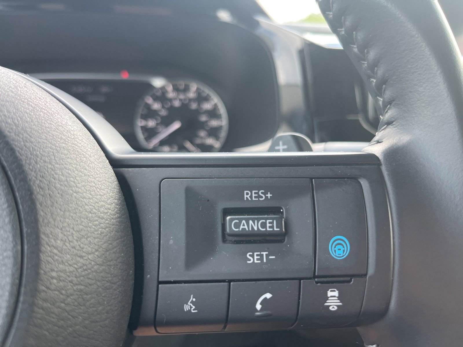 Used 2025 Nissan Pathfinder SV FWD image 15