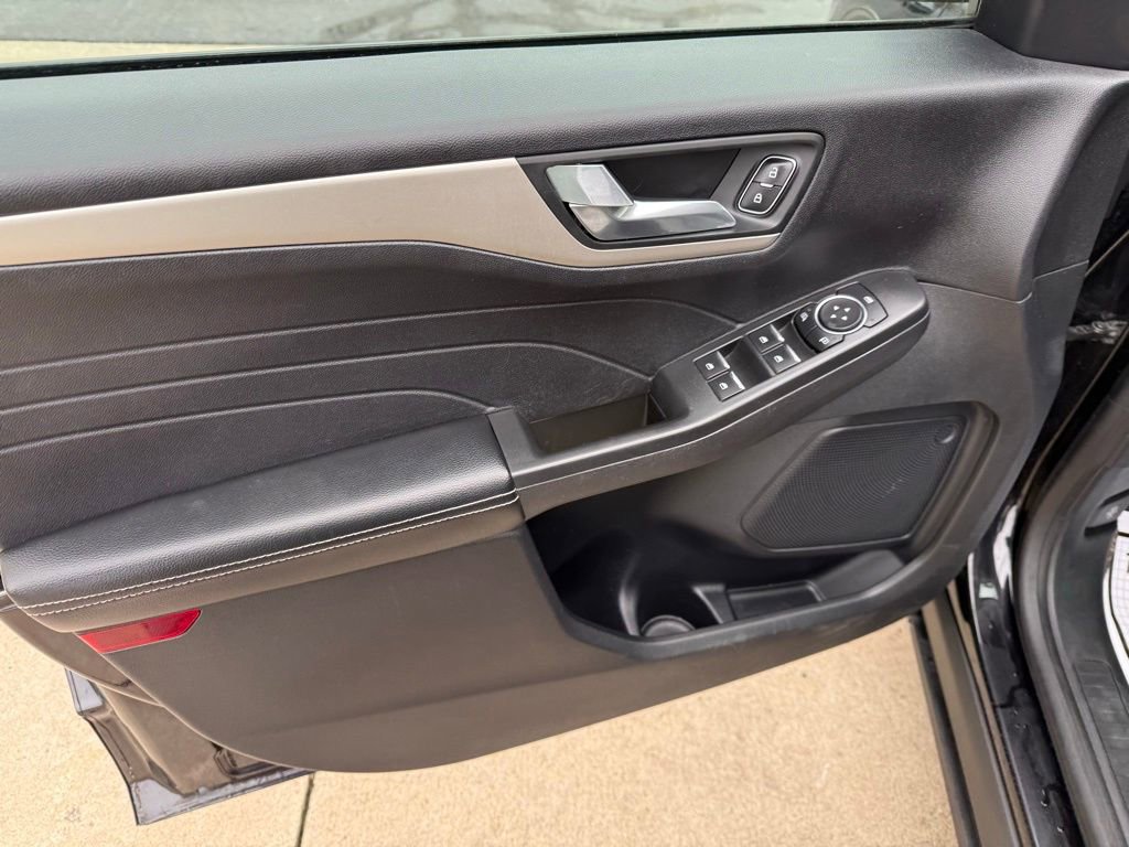 Certified 2021 Ford Escape SE w/ Cold Weather Package image 24