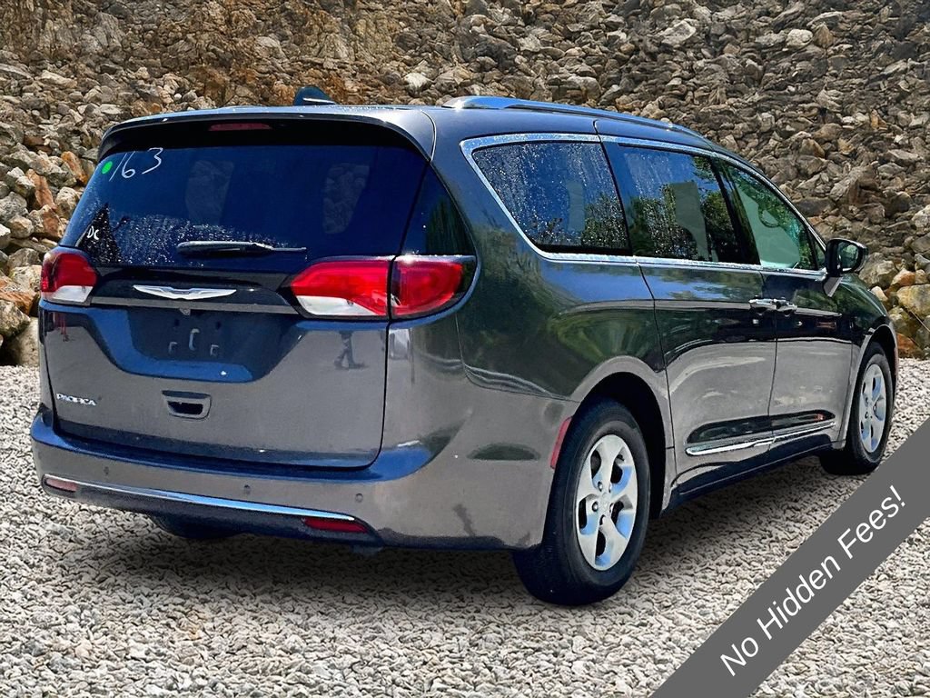 Used 2017 Chrysler Pacifica Touring-L Plus FWD image 2