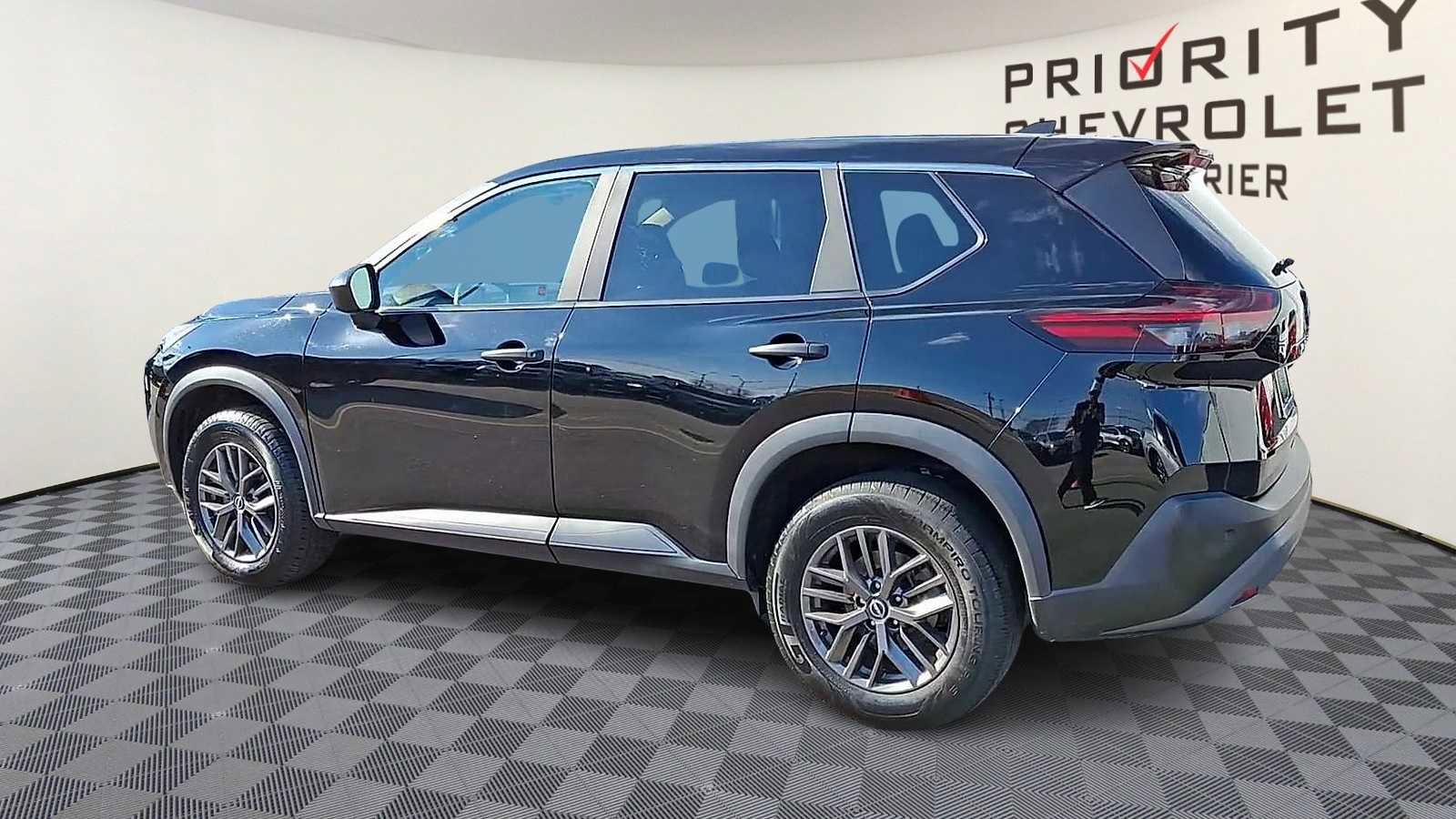 Used 2023 Nissan Rogue S image 6