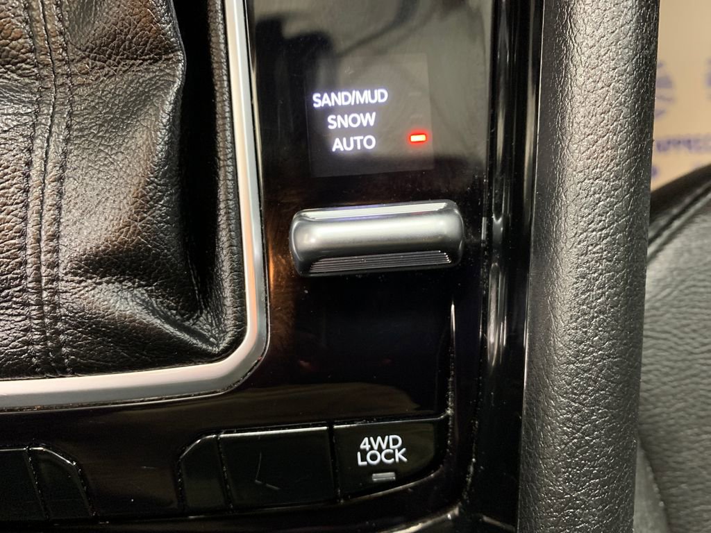 Used 2025 Jeep Compass Limited image 24