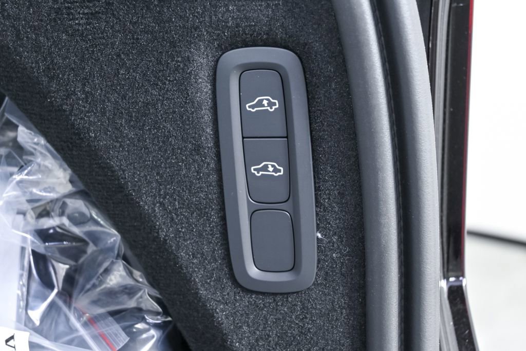 New 2026 Volvo XC90 T8 Plus w/ Protection Package image 33