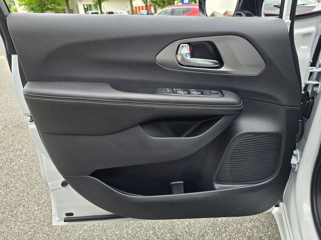 New 2027 Chrysler Pacifica LX FWD image 7