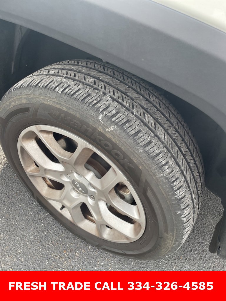 Used 2018 Jeep Renegade Latitude w/ Cold Weather Group image 5