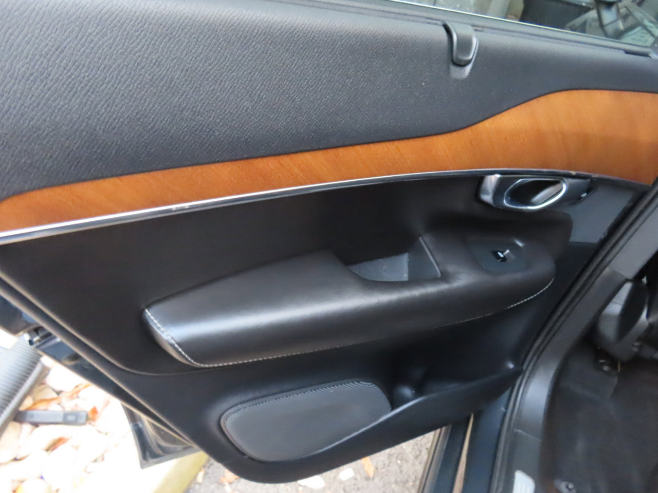 Used 2017 Volvo XC90 T6 Inscription w/ Vision Package image 13