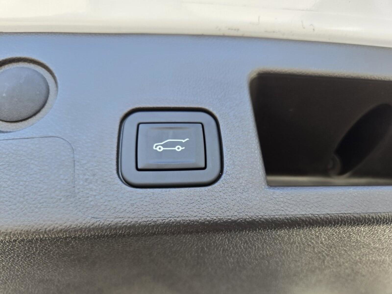 New 2026 GMC Terrain Denali w/ LPO, Floor Liner Package image 8