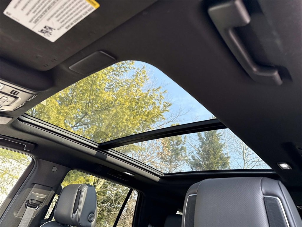 Used 2021 Cadillac Escalade Premium Luxury image 18