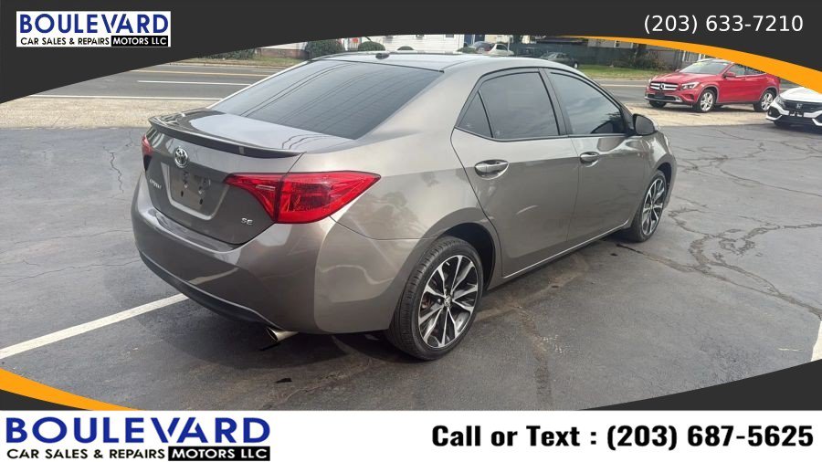 Used 2018 Toyota Corolla SE w/ SE Premium Package FWD image 7