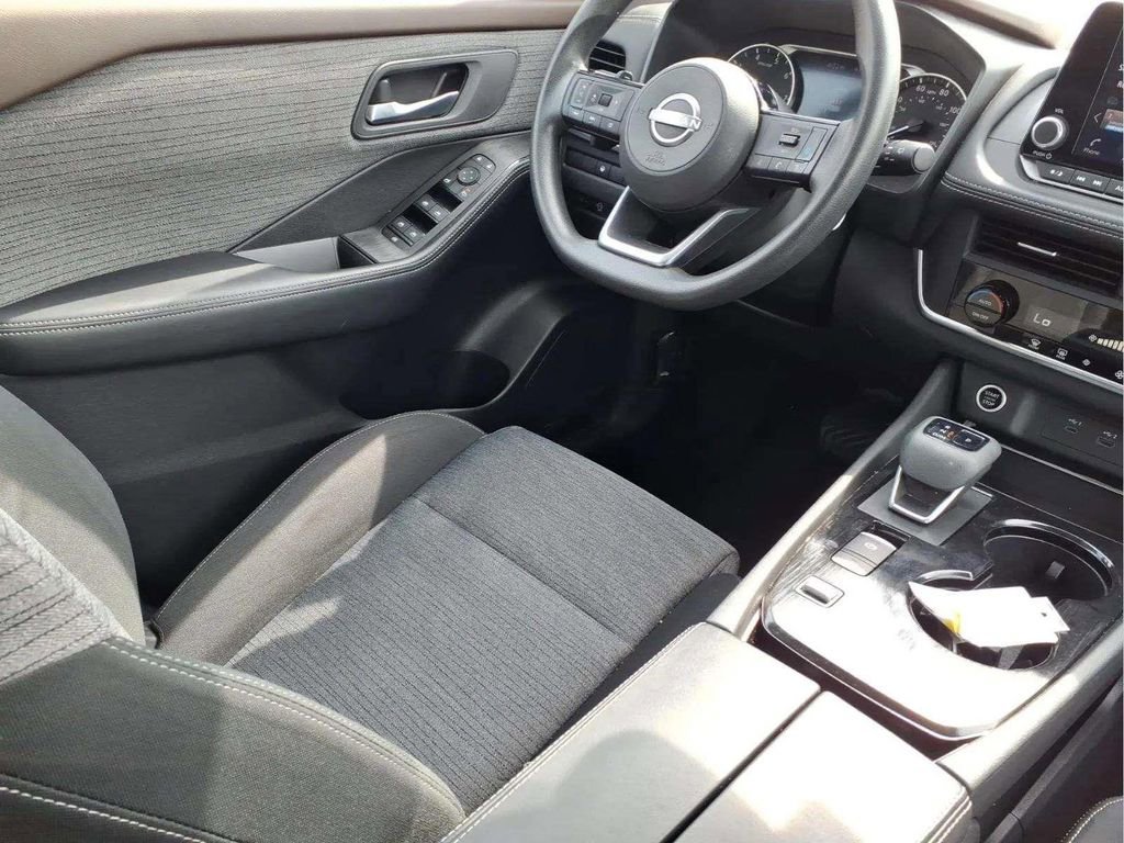 Used 2023 Nissan Rogue SV FWD image 9