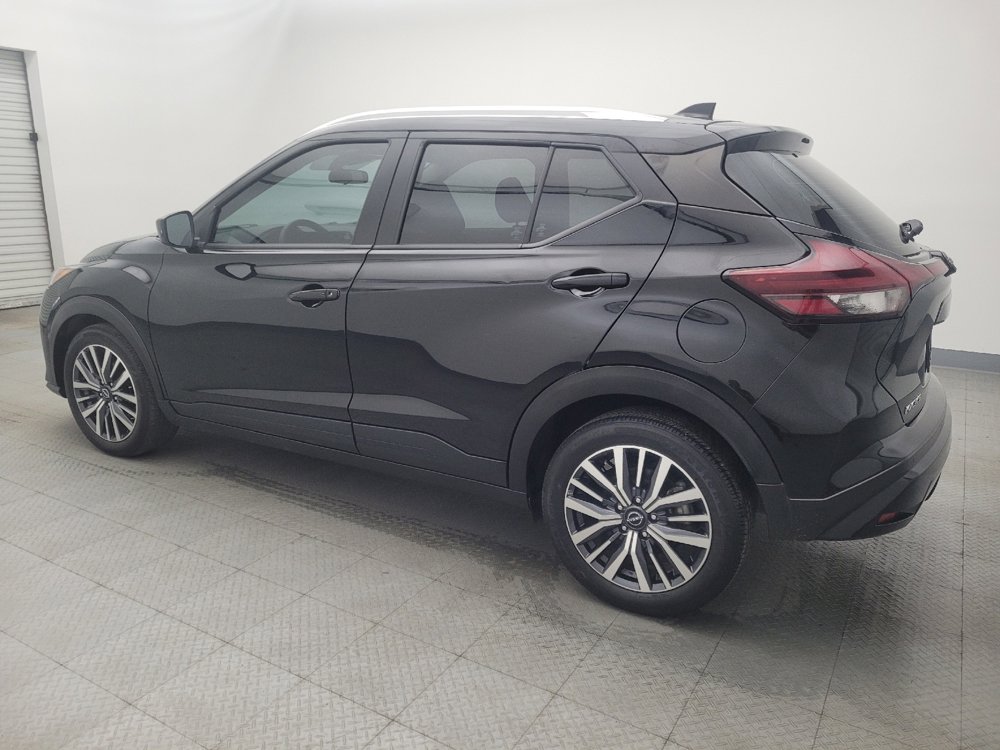 Used 2022 Nissan Kicks SV image 3